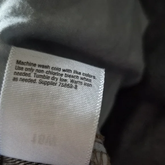 Women's Distressed Denim Shorts Size 18W - Picture 4 of 5